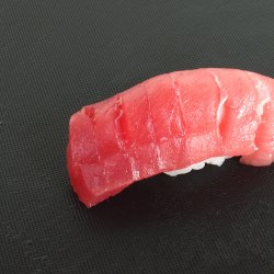 1413貫目]ミナミマグロの中トロ握り | WEB寿司図鑑