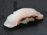 メガネモチノウオの皮霜造り握り