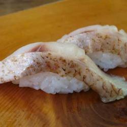 9貫目 炙り〆ノドクロ アカムツ Web寿司図鑑